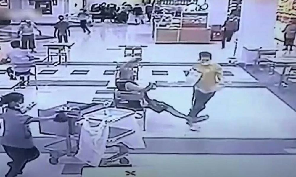 Ταϊλάνδη: Ηρωικός πελάτης βάζει...τρικλοποδιά σε λησταρχίνα (Βίντεο)